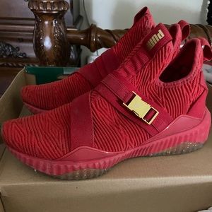 Puma , size 8.5, box says 9.  GUC.